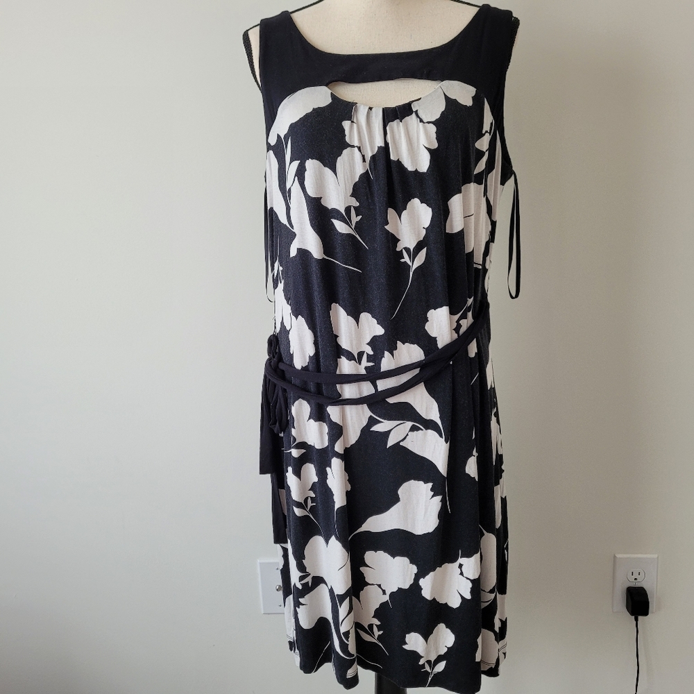 NY & CO. Sleeveless dress